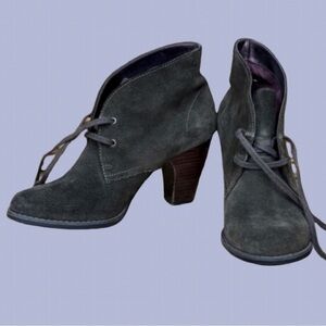 Indigo By Clarks Green/Gray Heels Booties.